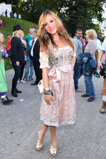 Gülcan Kamps feet photo thumbnail