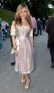 Gülcan Kamps feet photo thumbnail