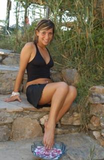 Gülcan Kamps feet photo thumbnail