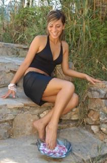 Gülcan Kamps feet photo thumbnail