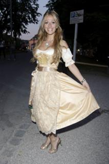 Gülcan Kamps feet photo thumbnail