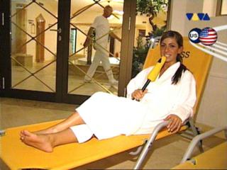 Gülcan Kamps feet photo thumbnail