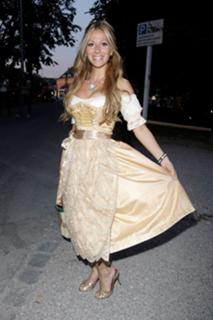 Gülcan Kamps feet photo thumbnail