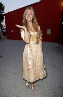 Gülcan Kamps feet photo thumbnail