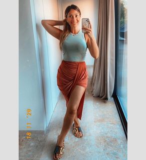 Gülcan Kamps feet photo thumbnail