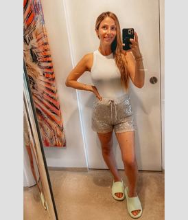 Gülcan Kamps feet photo thumbnail