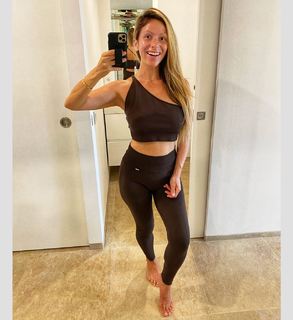 Gülcan Kamps feet photo thumbnail