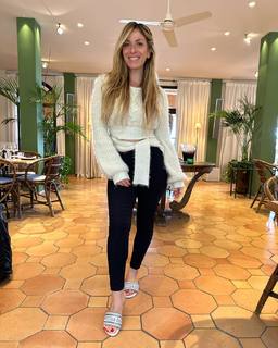 Gülcan Kamps feet photo thumbnail