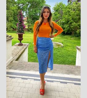 Gülcan Kamps feet photo thumbnail