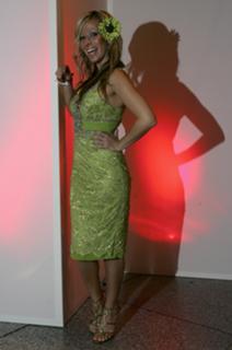 Gülcan Kamps feet photo thumbnail