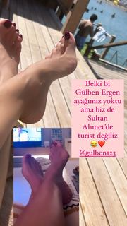 Gülsah Saraçoglu feet photo 2