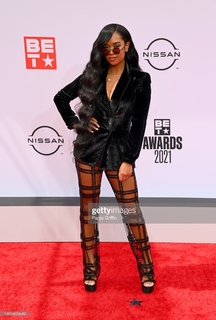 H.E.R. feet photo 3
