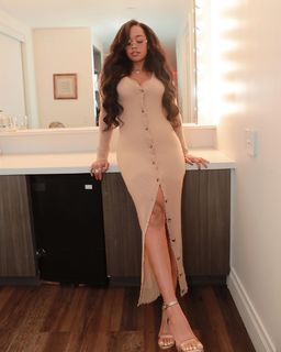 H.E.R. feet photo 3
