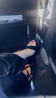 H.E.R. feet photo 3