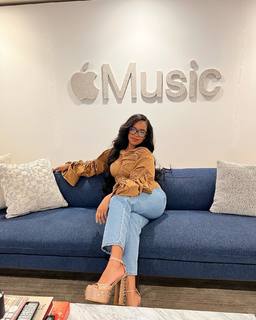 H.E.R. feet photo 4