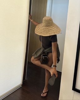 H.E.R. feet photo 7