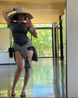 H.E.R. feet photo 6