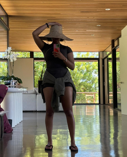 H.E.R. feet photo 5