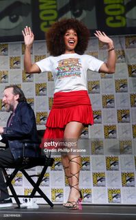 H.E.R. feet photo 4