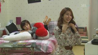 Ha Ji-Won feet photo 8