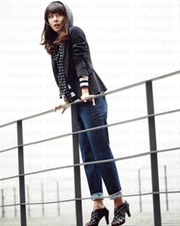 Ha Ji-Won feet photo 6