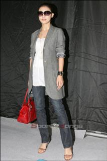 Ha Ji-Won feet photo 2