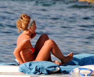 Hadise feet photo thumbnail