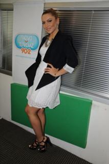Hadise feet photo thumbnail
