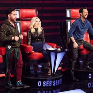 Hadise feet photo thumbnail