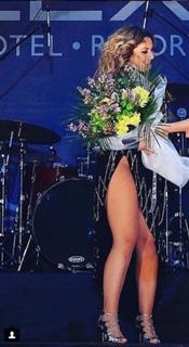 Hadise feet photo thumbnail