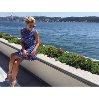 Hadise feet photo thumbnail