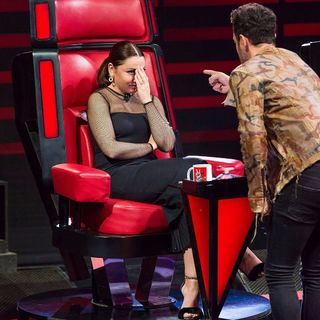 Hadise feet photo thumbnail