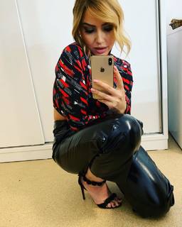 Hadise feet photo thumbnail