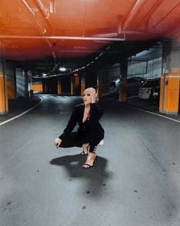 Hadise feet photo thumbnail