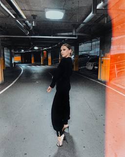 Hadise feet photo thumbnail