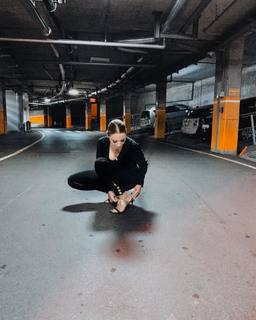 Hadise feet photo thumbnail