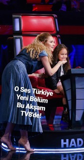 Hadise feet photo thumbnail
