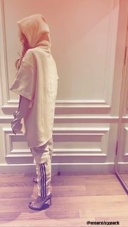 Hadise feet photo thumbnail