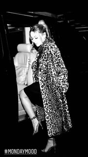 Hadise feet photo thumbnail