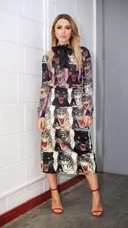 Hadise feet photo thumbnail