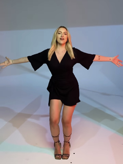 Hadise feet photo thumbnail