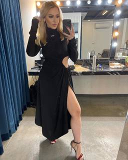 Hadise feet photo thumbnail