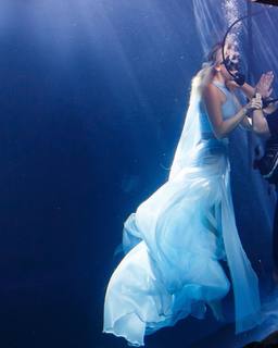 Hadise feet photo thumbnail