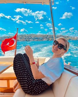 Hadise feet photo thumbnail