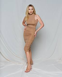 Hadise feet photo thumbnail