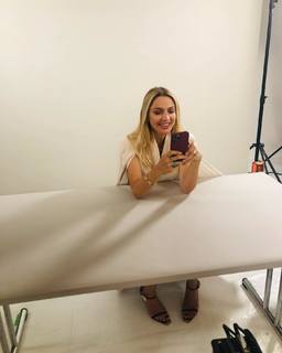 Hadise feet photo thumbnail