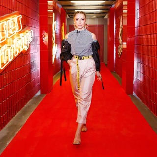Hadise feet photo thumbnail