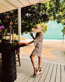 Hadise feet photo thumbnail