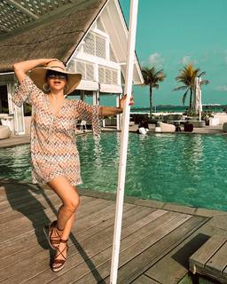 Hadise feet photo thumbnail
