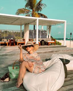 Hadise feet photo thumbnail